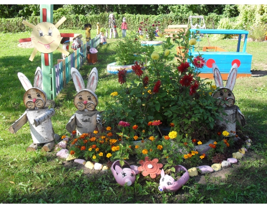 декоративная композиция на участке детского сада